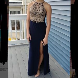Gorgeous gold detailed navy blue prom dress!!👑